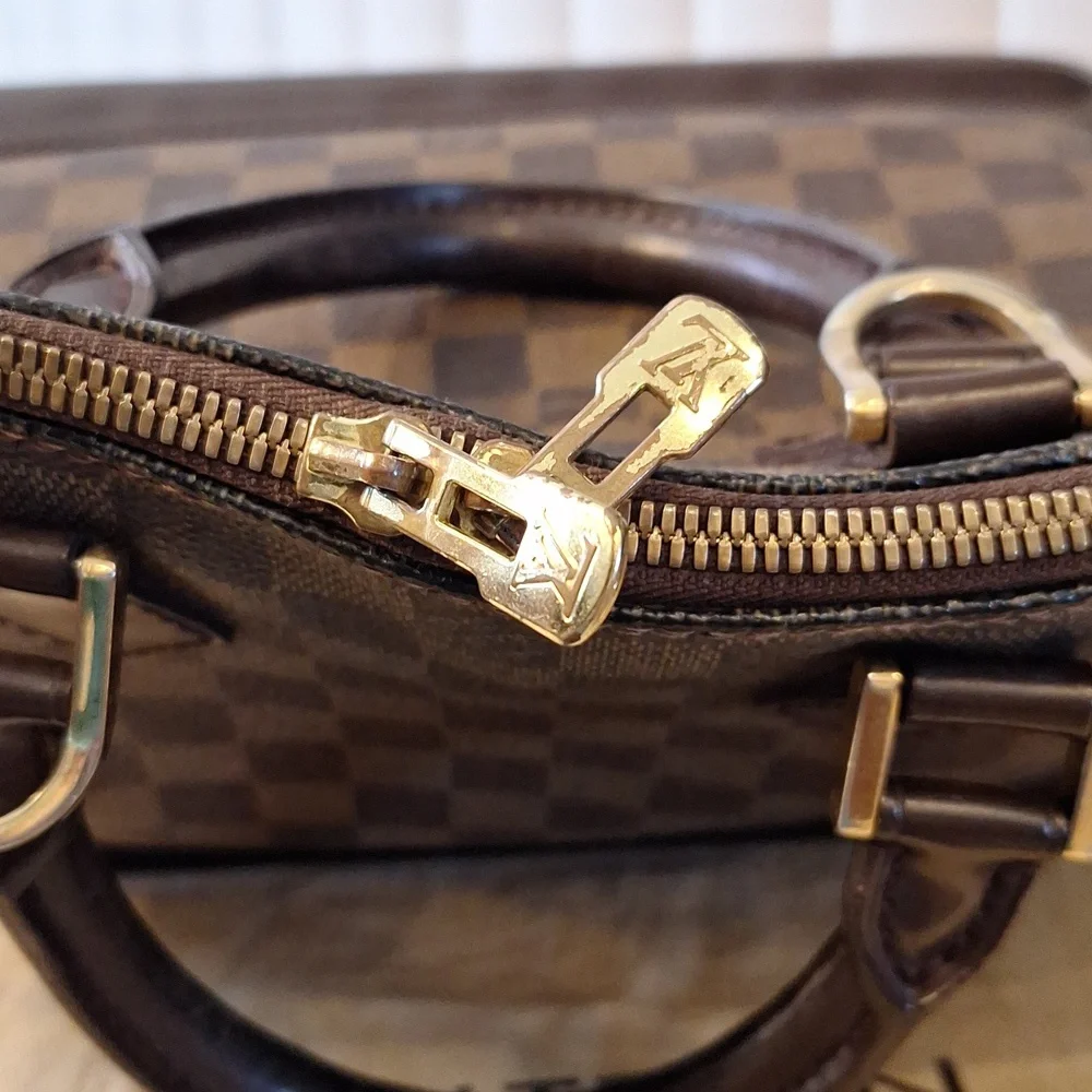 Louis Vuitton Alma - Picture 10 of 16